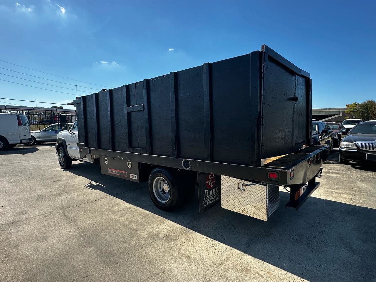 Used 2004 Chevrolet Silverado 3500 2WD Regular Cab w/ Heavy-Duty Power Package image 3