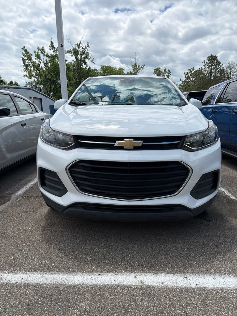 Used 2020 Chevrolet Trax LS w/ Tint and Cruise Package AWD/4WD image 2