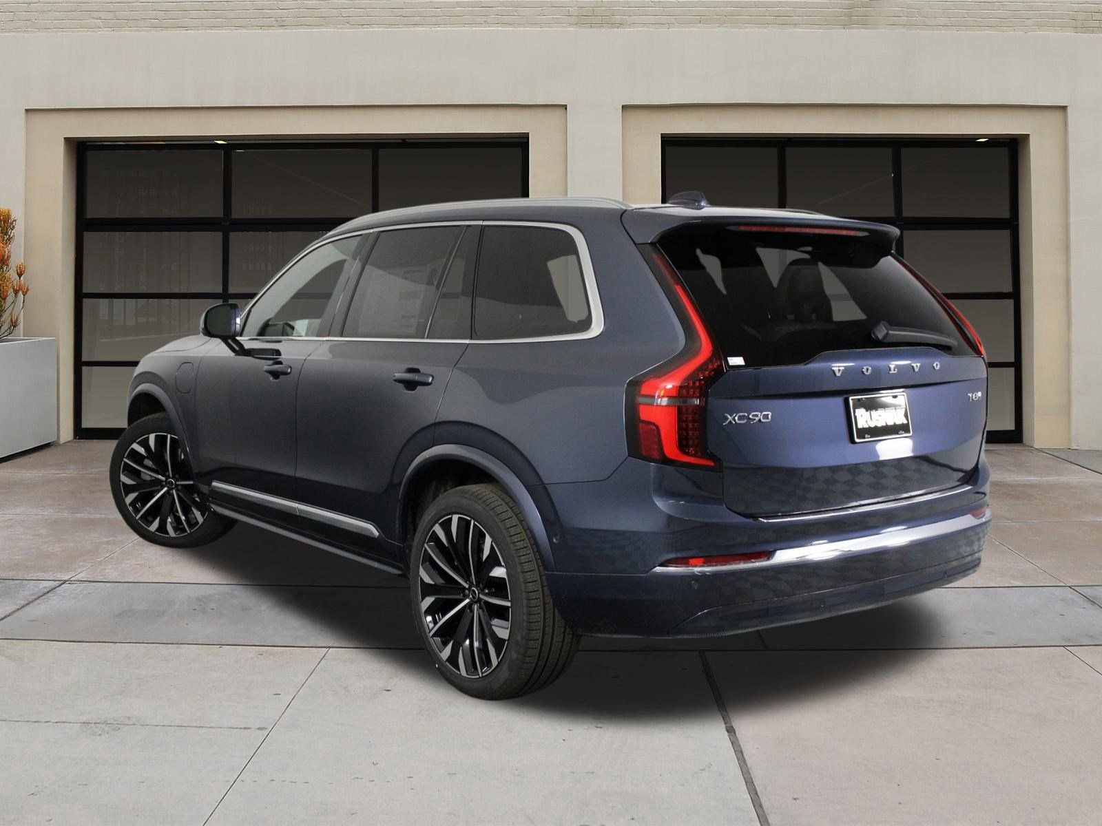 New 2026 Volvo XC90 T8 Plus w/ Protection Package Premier image 3