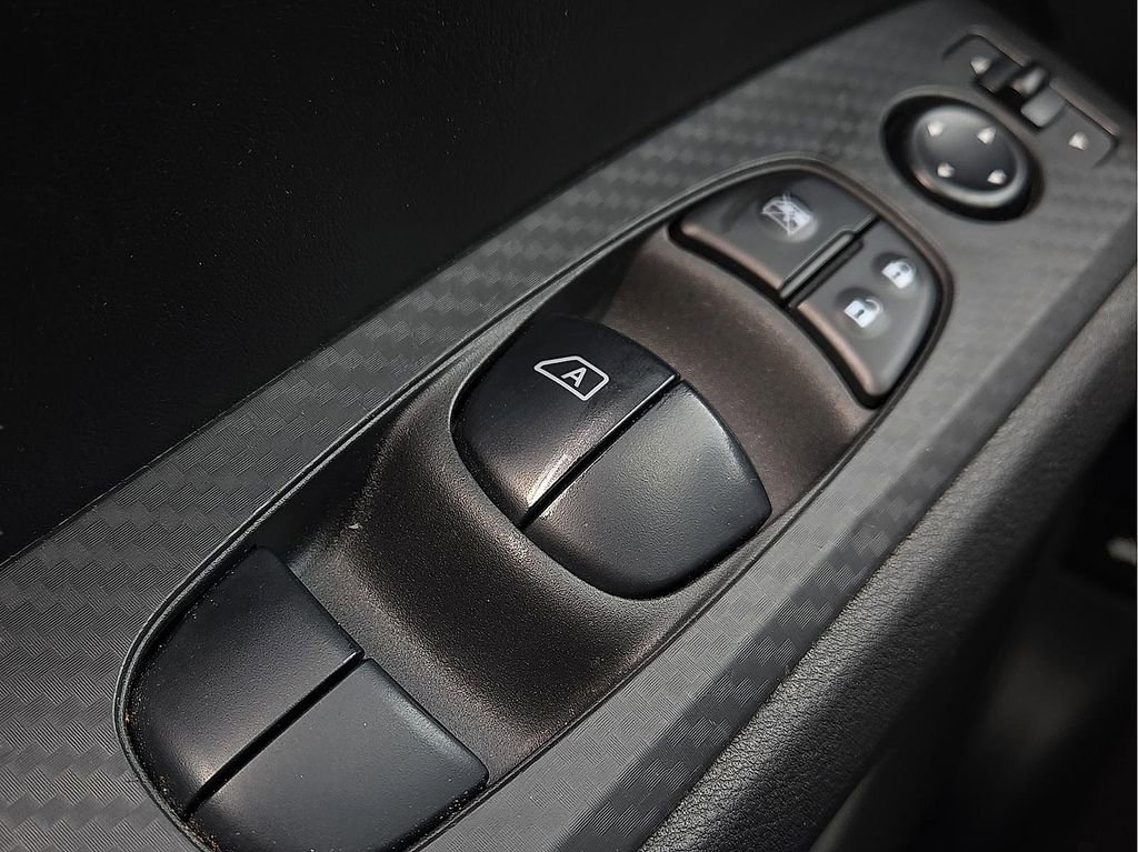 Used 2024 Nissan Altima 2.5 SV image 16