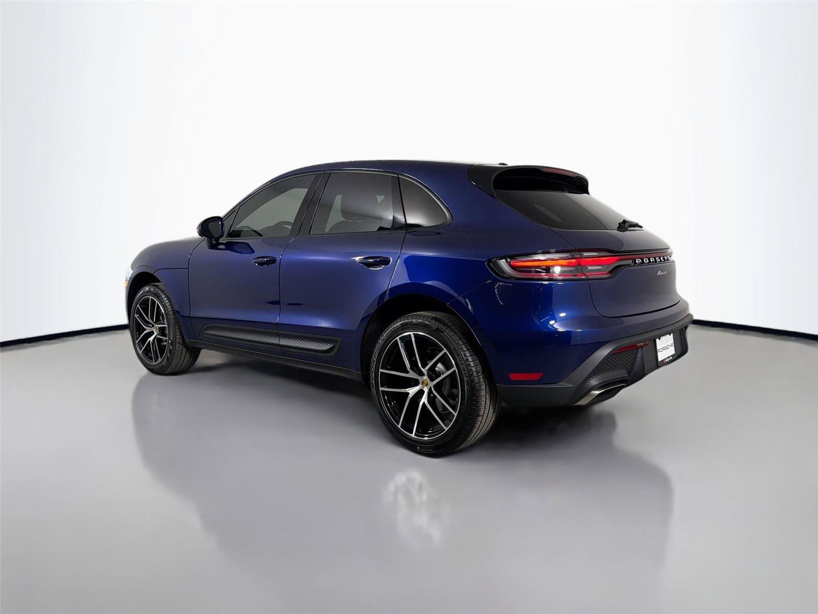 Certified 2026 Porsche Macan Turbo AWD/4WD image 3