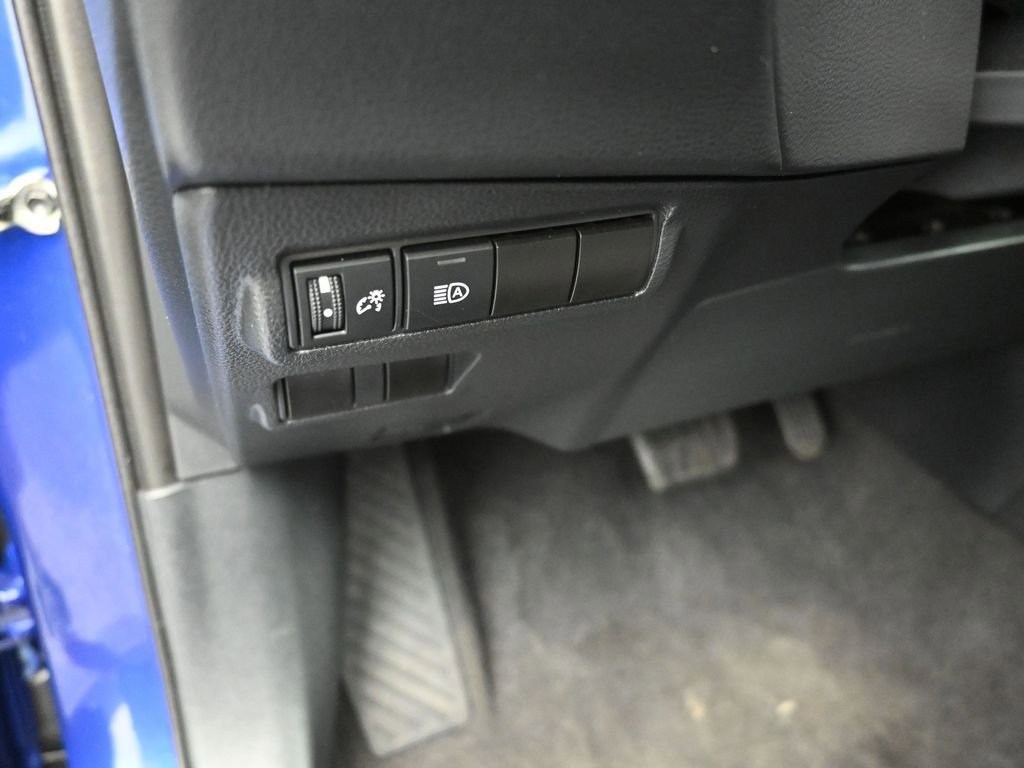 Used 2025 Toyota Corolla Cross LE image 13