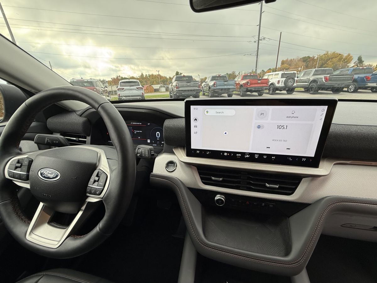 Used 2025 Ford Explorer Active w/ Active Comfort Package image 11