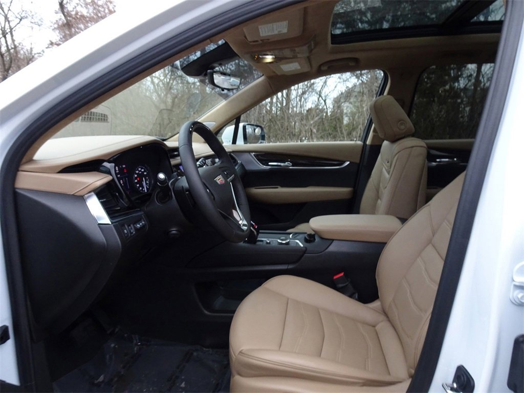 Certified 2025 Cadillac XT6 Premium Luxury w/ Platinum Package image 9