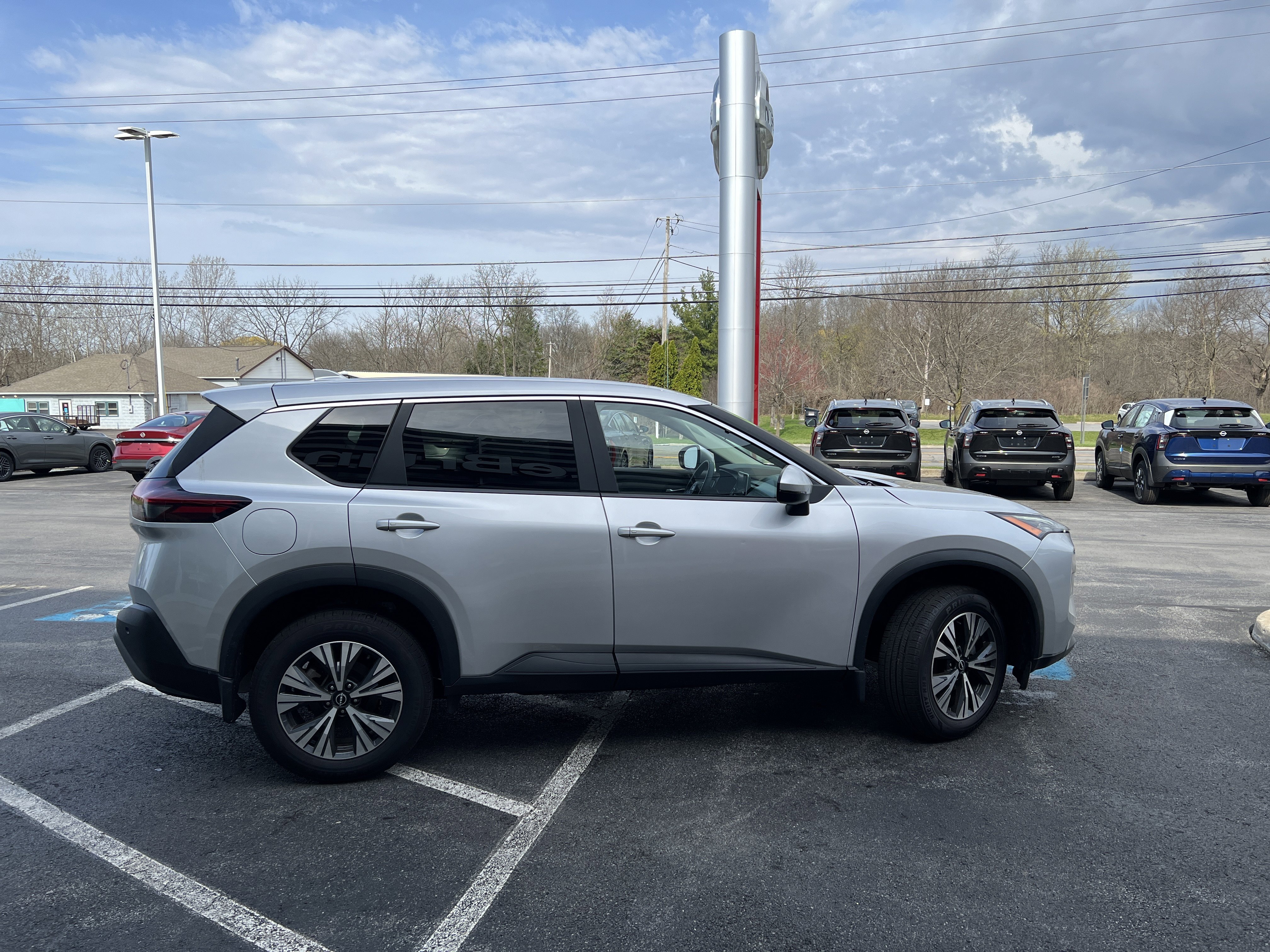 Used 2023 Nissan Rogue SV image 9