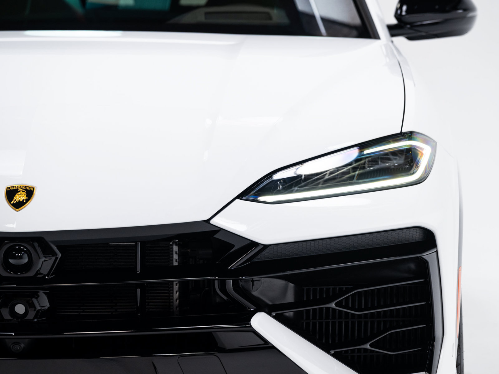 Used 2025 Lamborghini Urus SE AWD/4WD image 14
