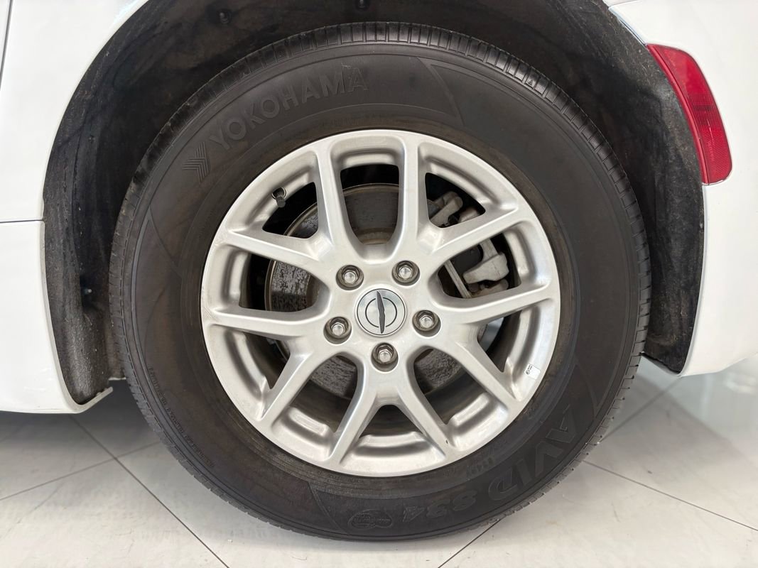 Used 2025 Chrysler Pacifica Select FWD image 46