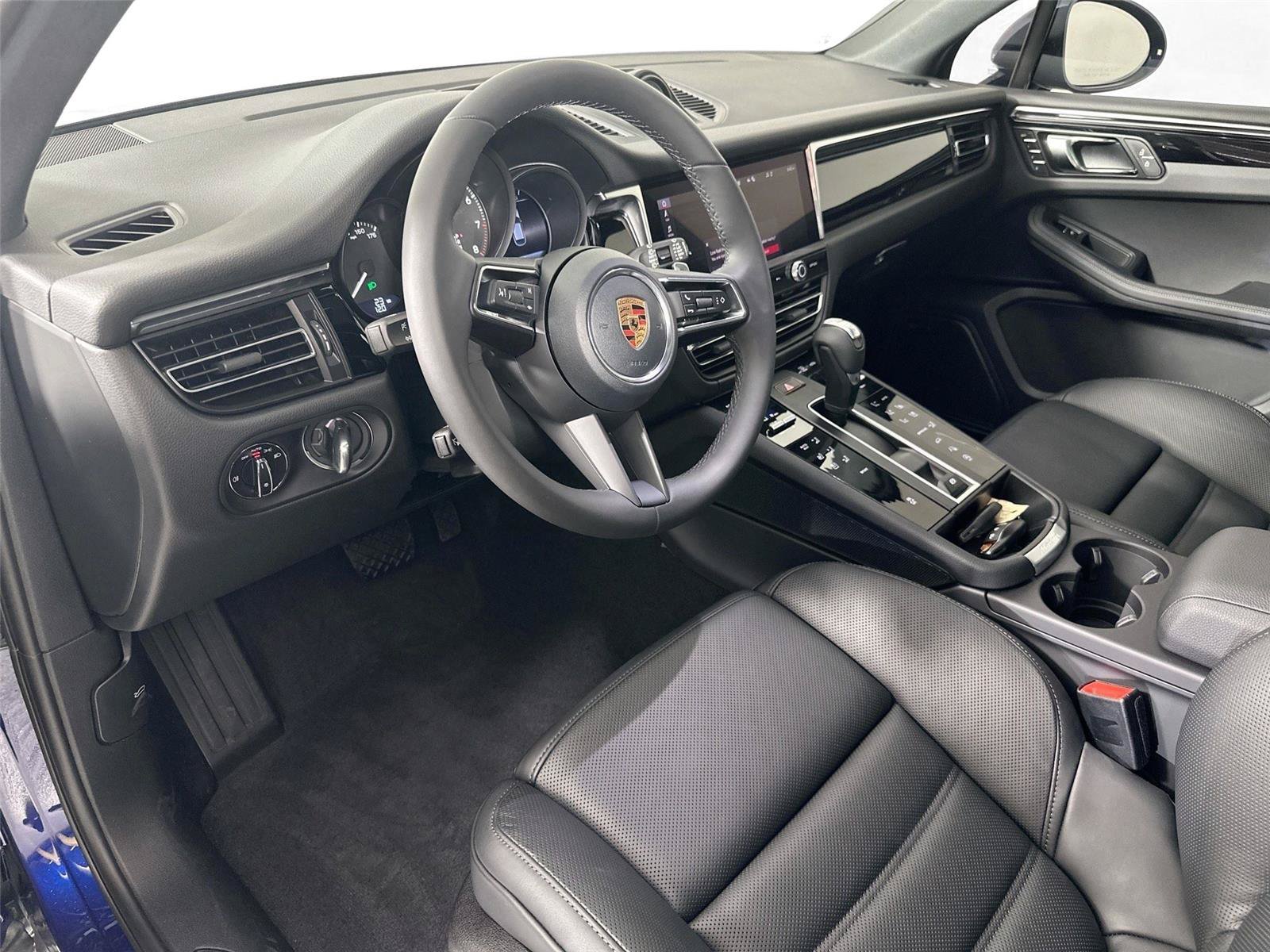 Certified 2026 Porsche Macan Turbo AWD/4WD image 4