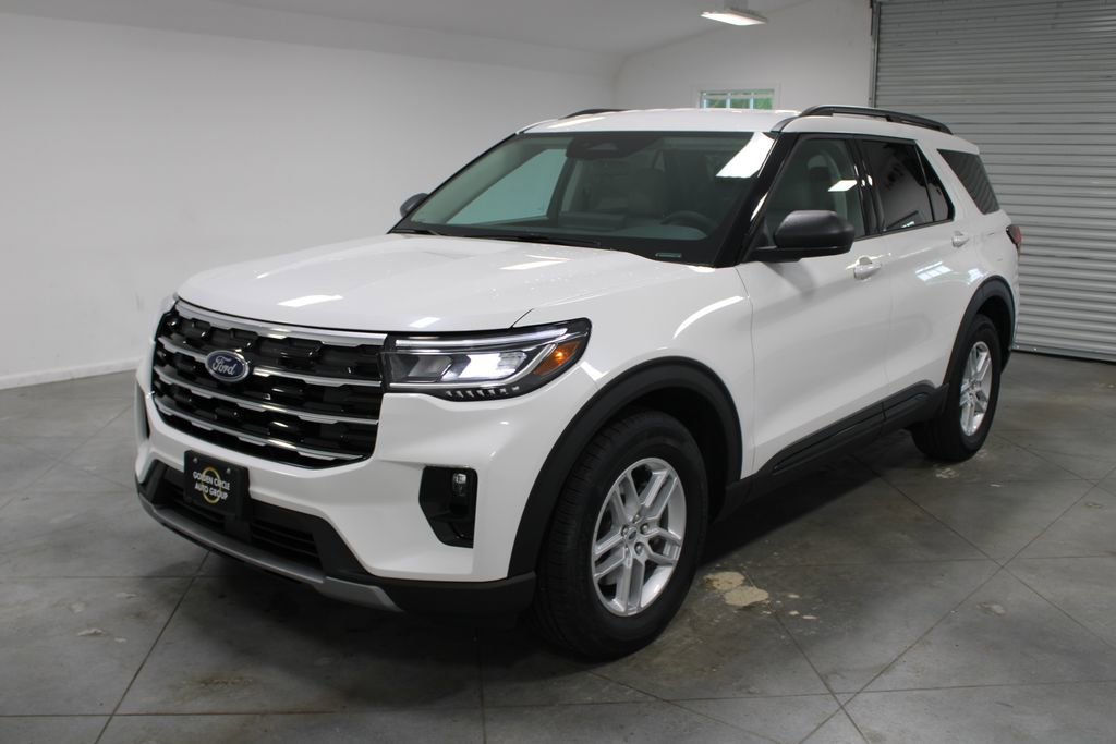 New 2026 Ford Explorer Active RWD image 3