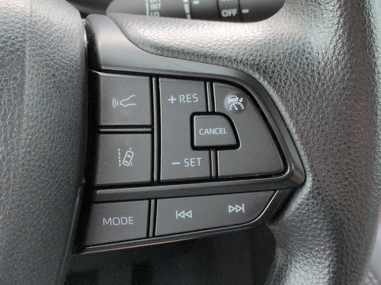 Used 2022 Toyota Sienna LE AWD/4WD image 25