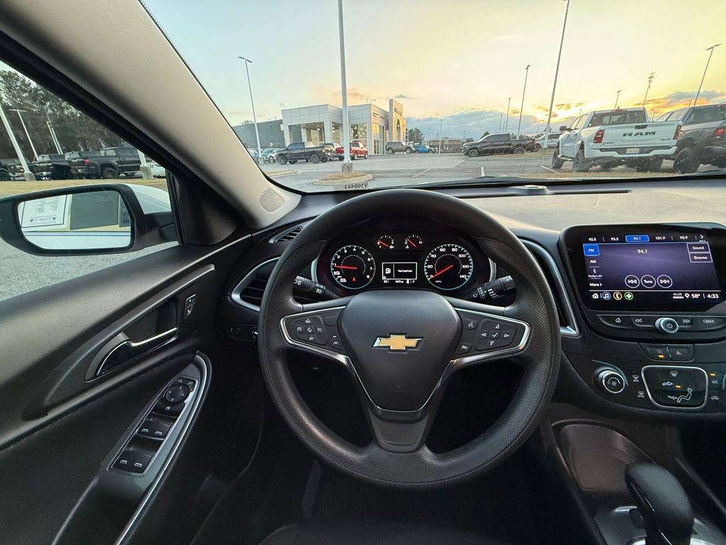 Used 2025 Chevrolet Malibu LS image 14