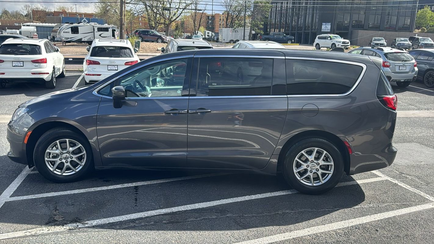 Used 2023 Chrysler Voyager LX image 6