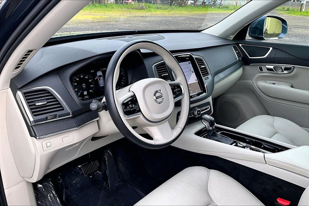 Used 2020 Volvo XC90 T5 Momentum w/ Protection Package Premier image 18