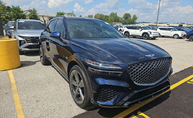 Used 2023 Genesis GV70 3.5T Sport w/ Sport Prestige Package AWD/4WD image 2