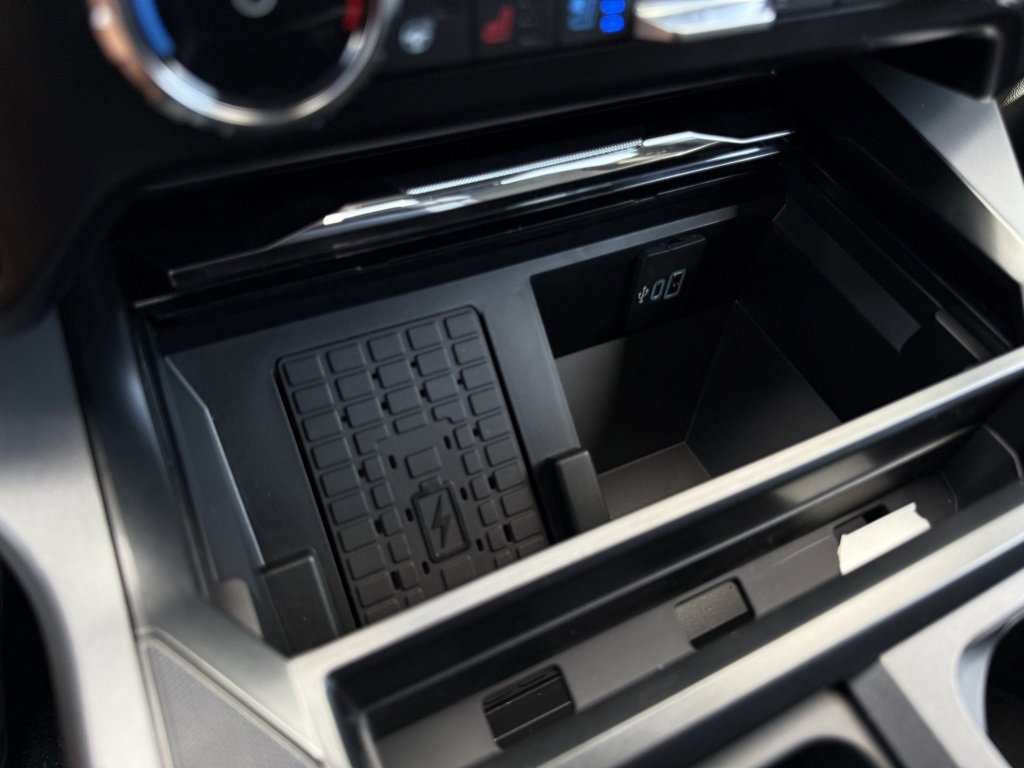 New 2026 Ford F250 Lariat w/ Black Appearance Package image 19