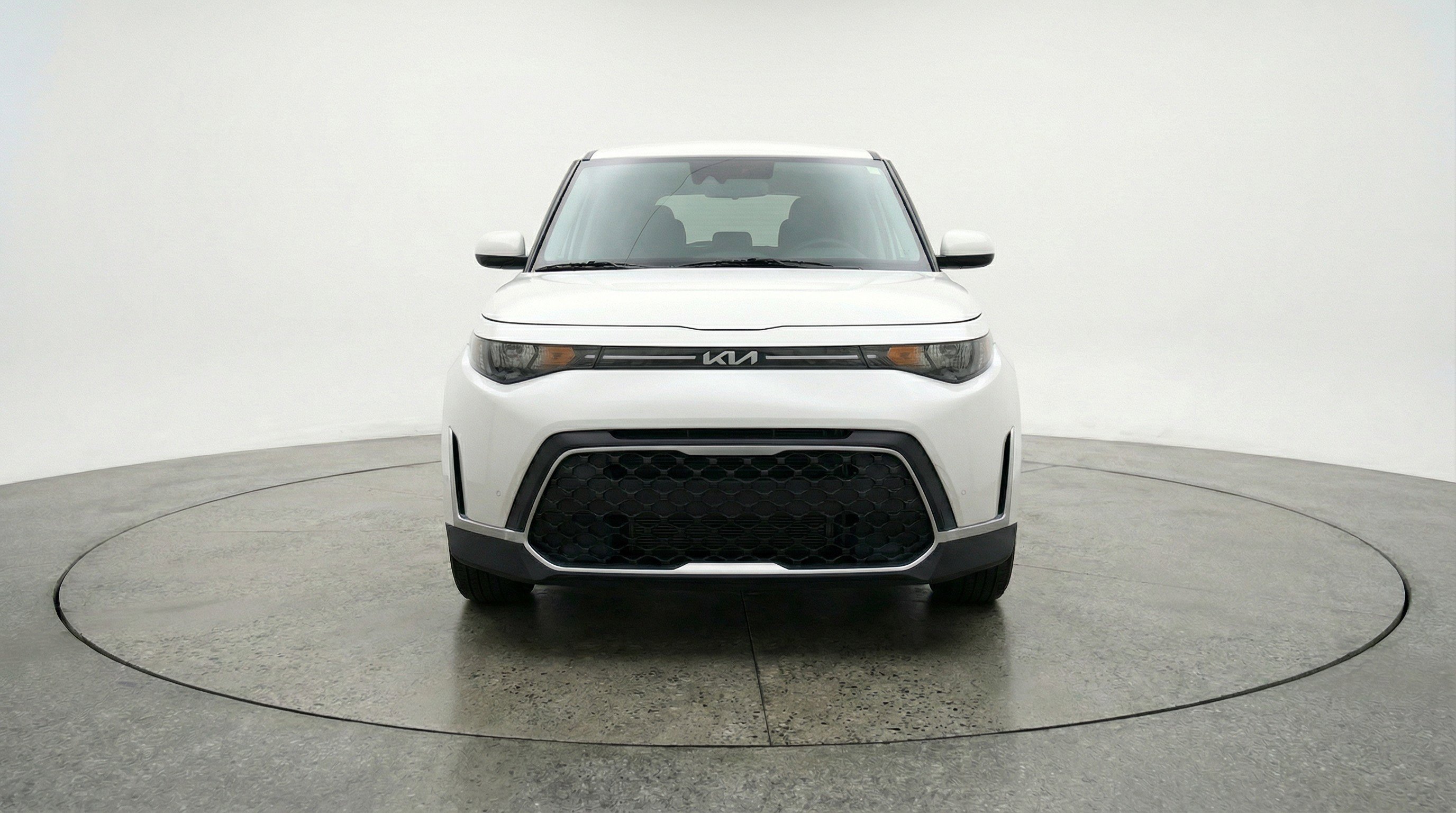 Used 2025 Kia Soul LX w/ LX Technology Package FWD image 2