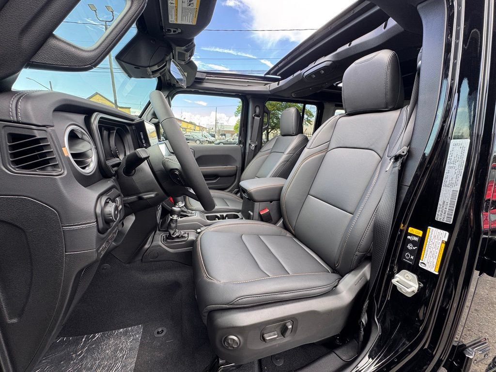 New 2026 Jeep Wrangler Unlimited Sahara AWD/4WD image 13