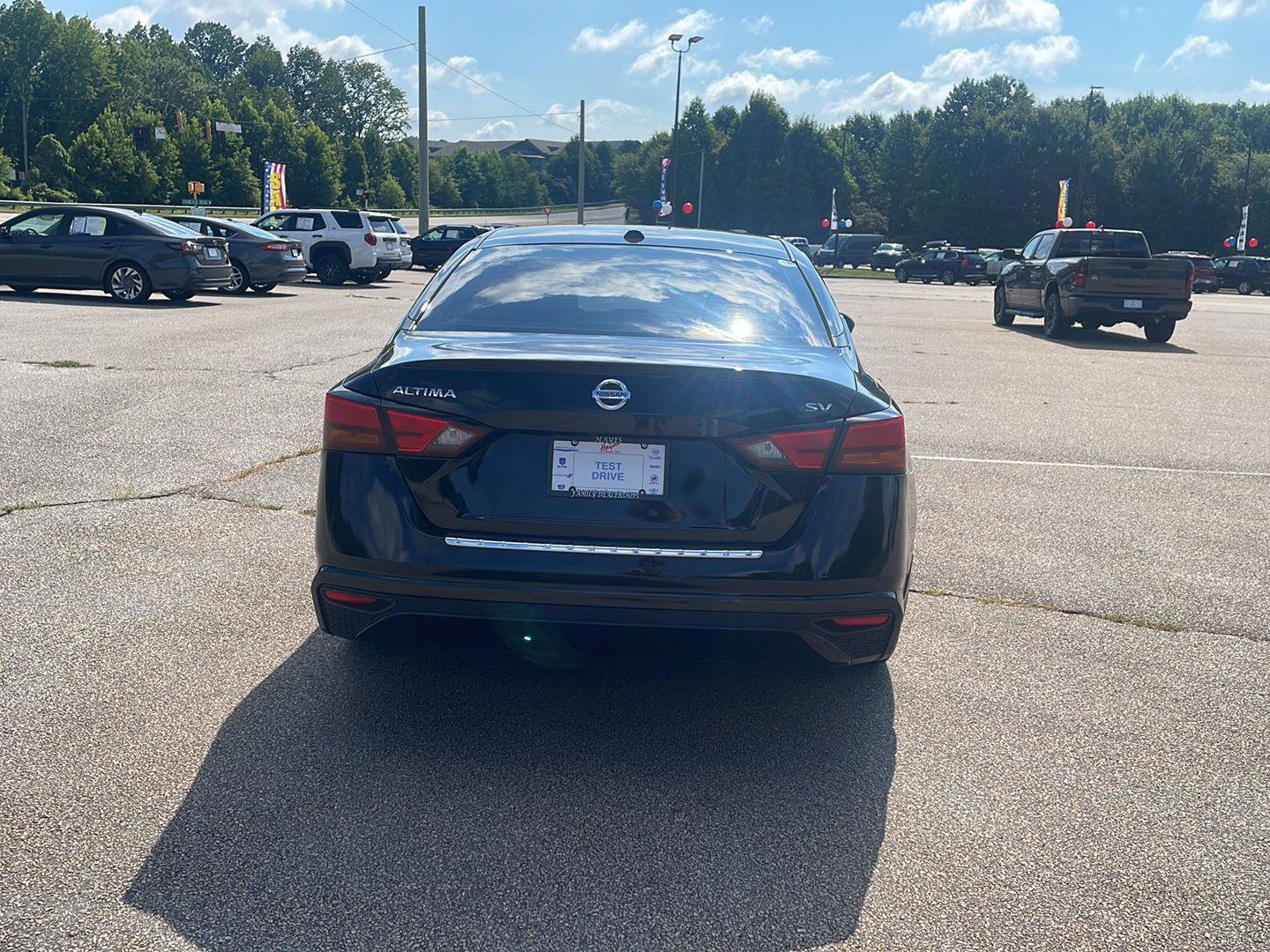 Used 2022 Nissan Altima 2.5 SV FWD image 4