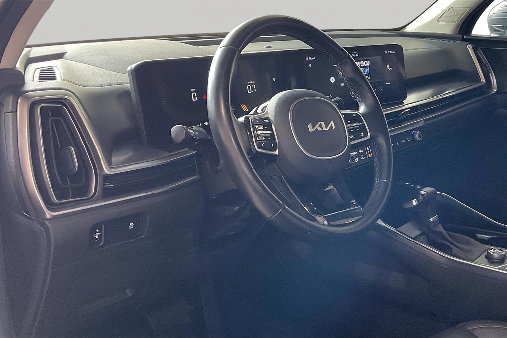 Used 2024 Kia Sorento S FWD image 4