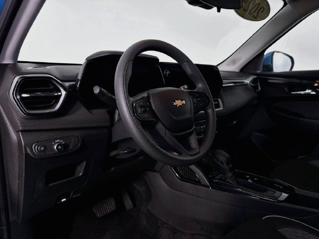 Used 2025 Chevrolet TrailBlazer LT AWD/4WD image 9