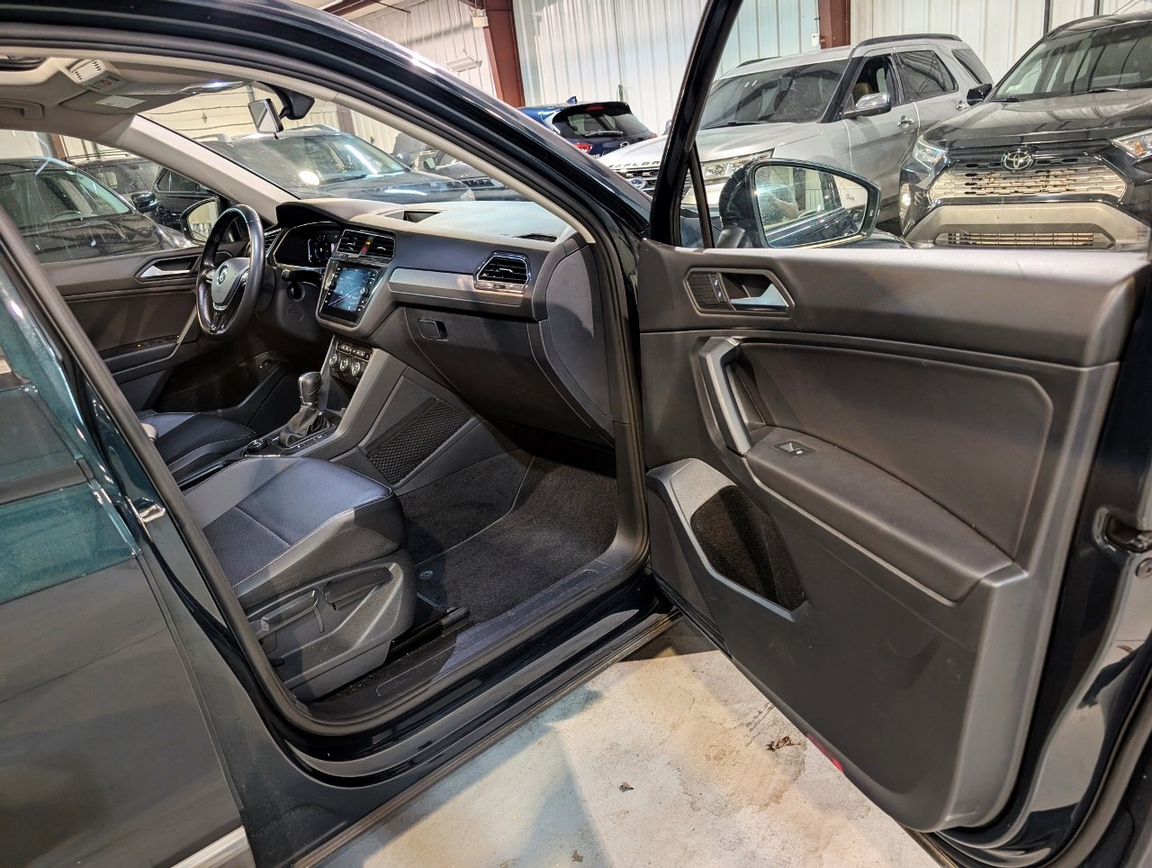 Used 2019 Volkswagen Tiguan SEL image 32