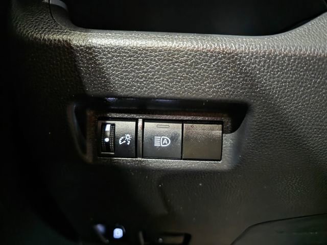 Used 2025 Toyota RAV4 XLE AWD/4WD image 18