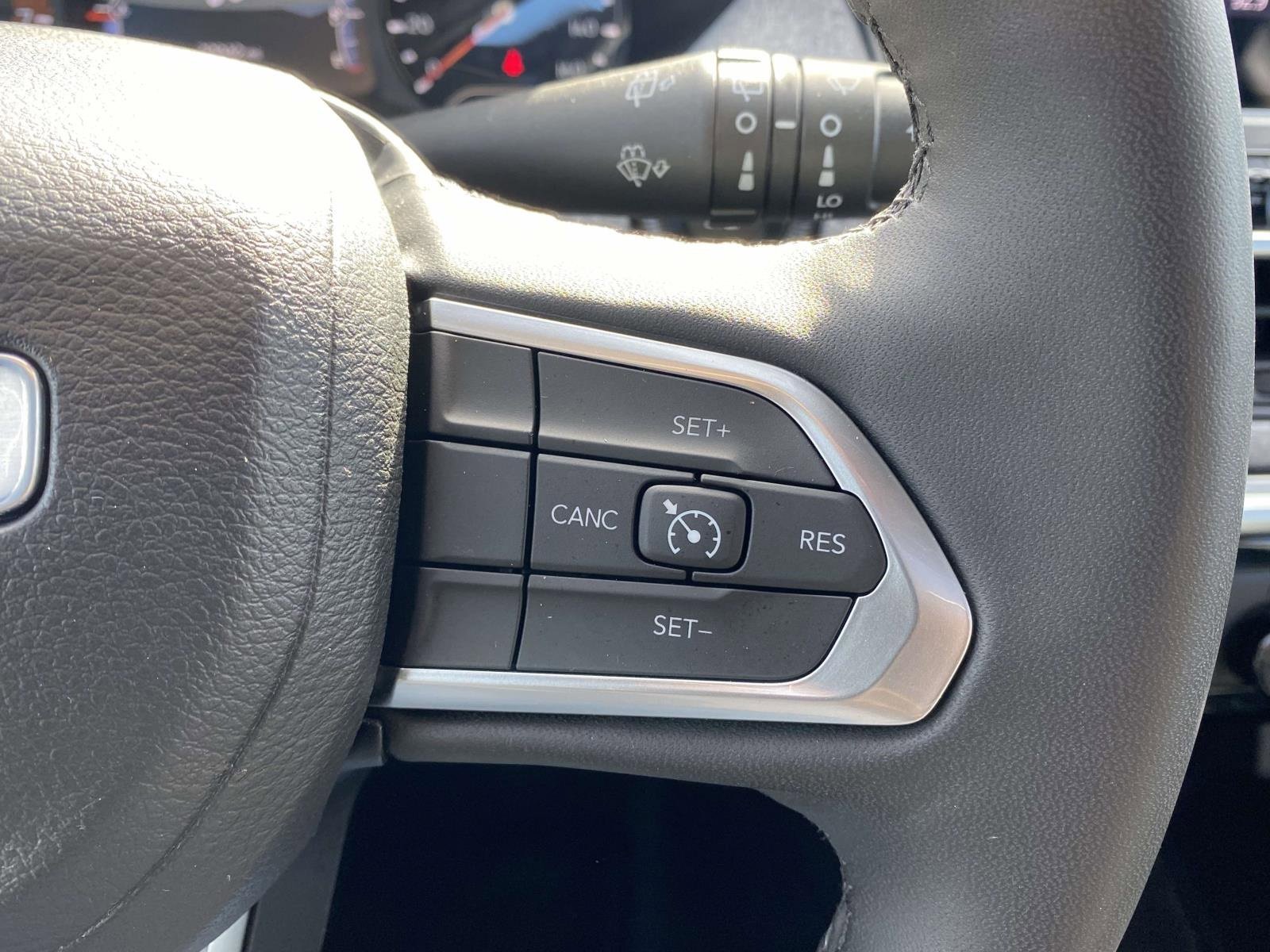 Used 2023 Jeep Compass Latitude w/ Sun and Sound Group image 23