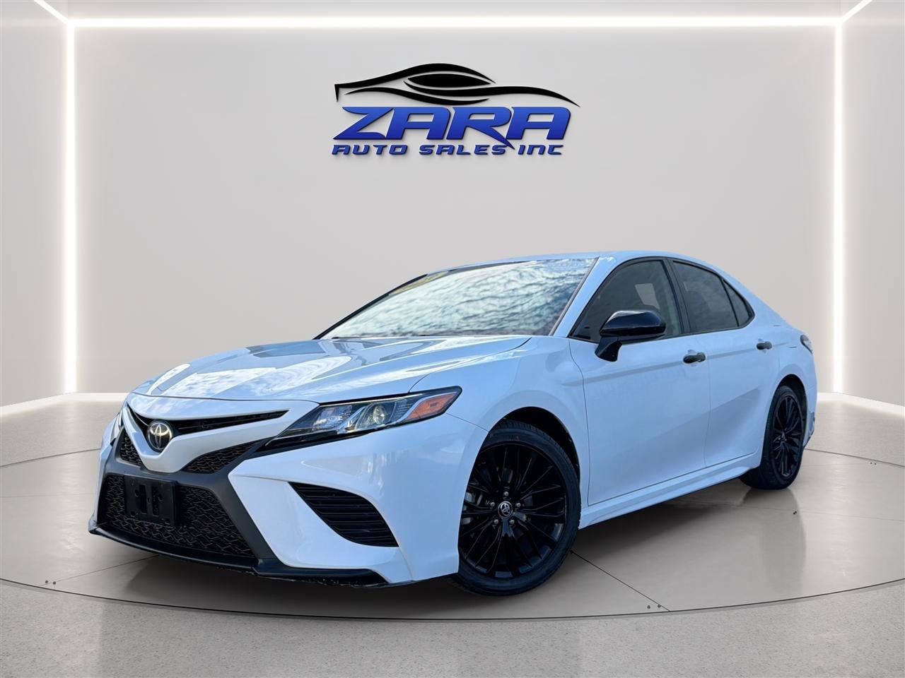 Used 2020 Toyota Camry SE AWD/4WD image 1