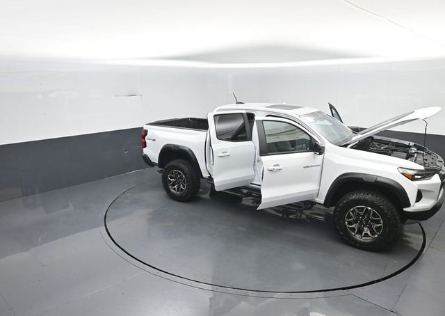 Used 2024 Chevrolet Colorado ZR2 w/ Safety Package AWD/4WD image 38