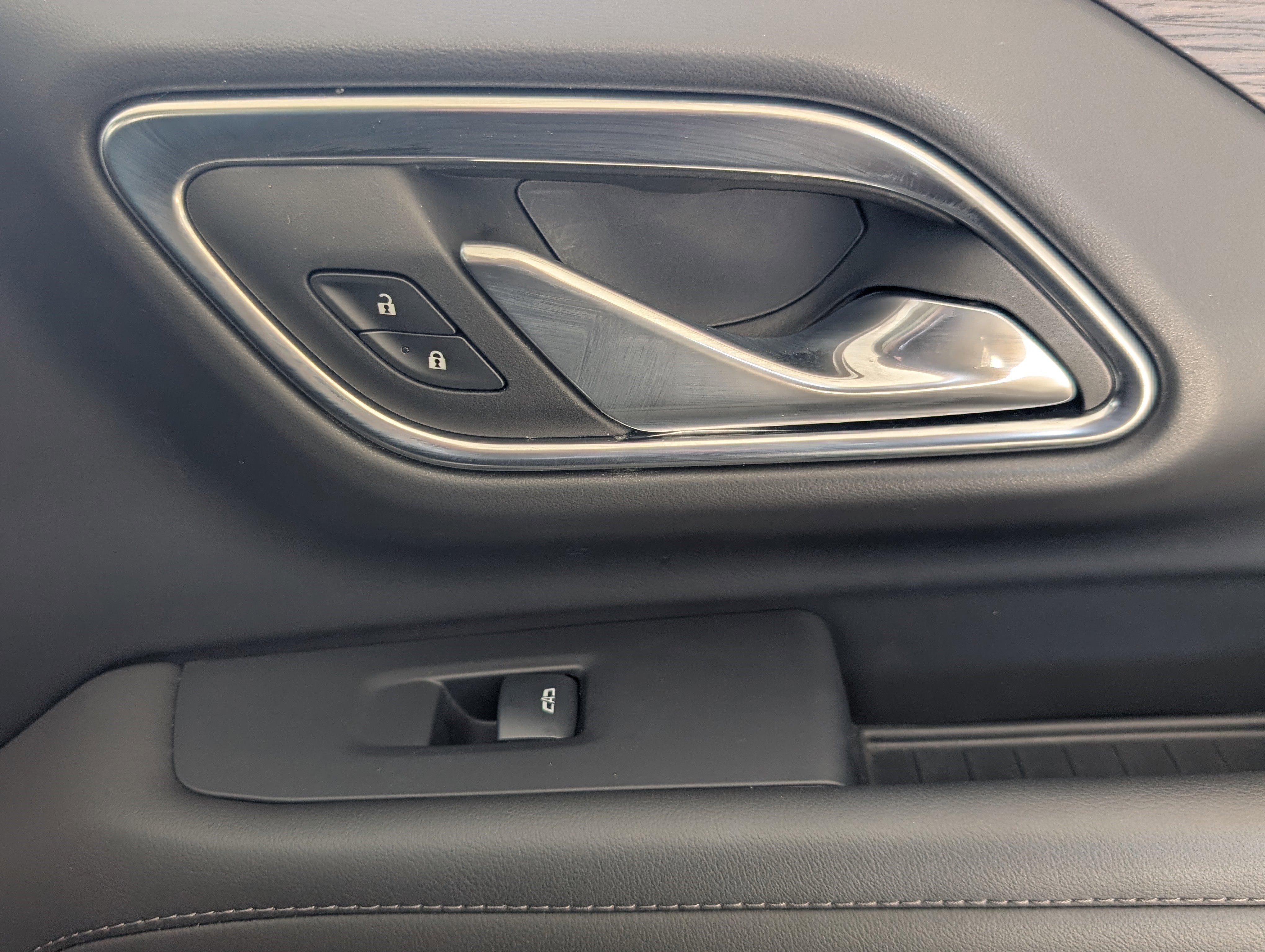 Used 2024 Chevrolet Tahoe Z71 w/ Z71 Off-Road Package AWD/4WD image 23