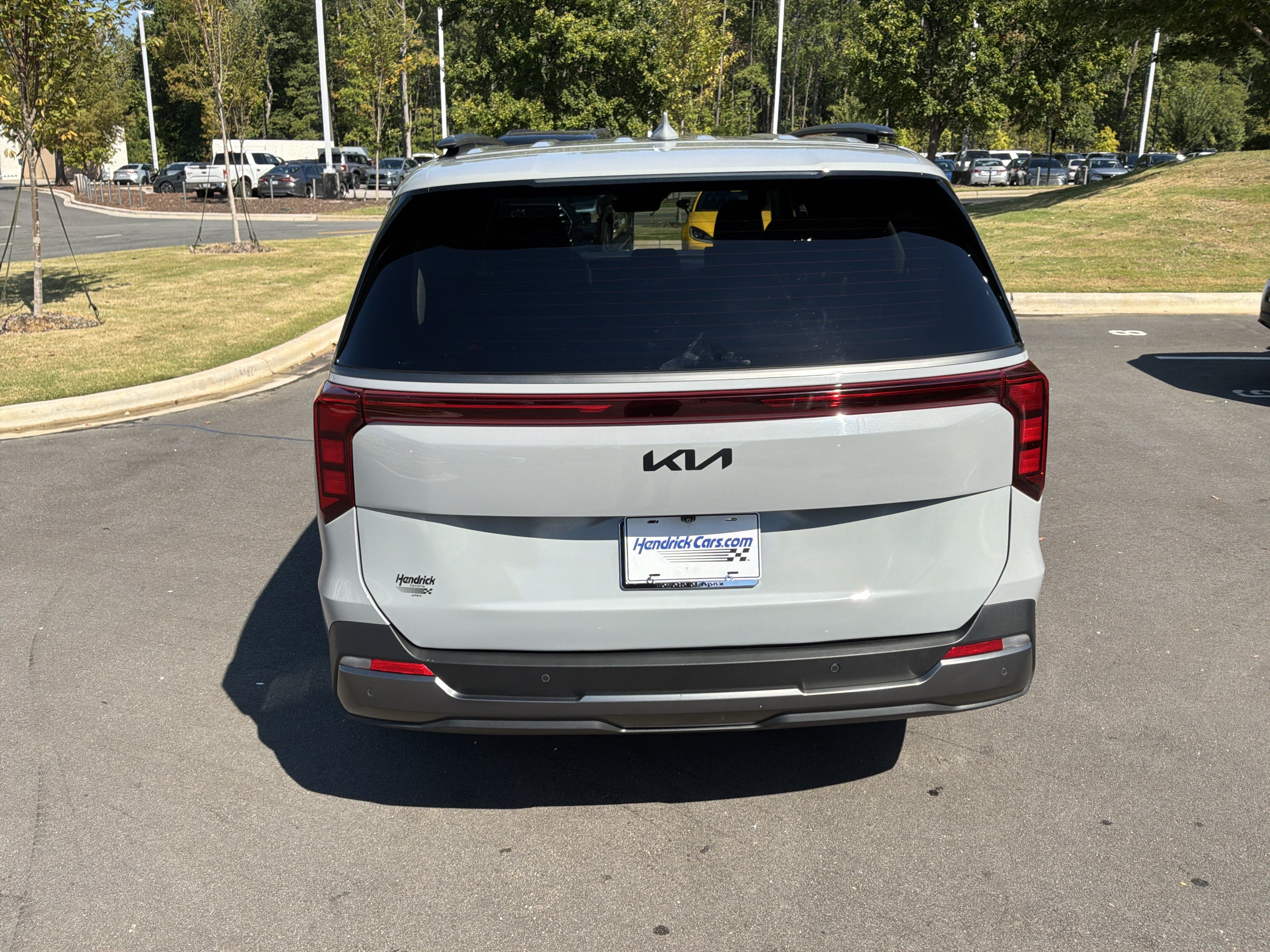 Used 2025 Kia Carnival SX FWD image 9