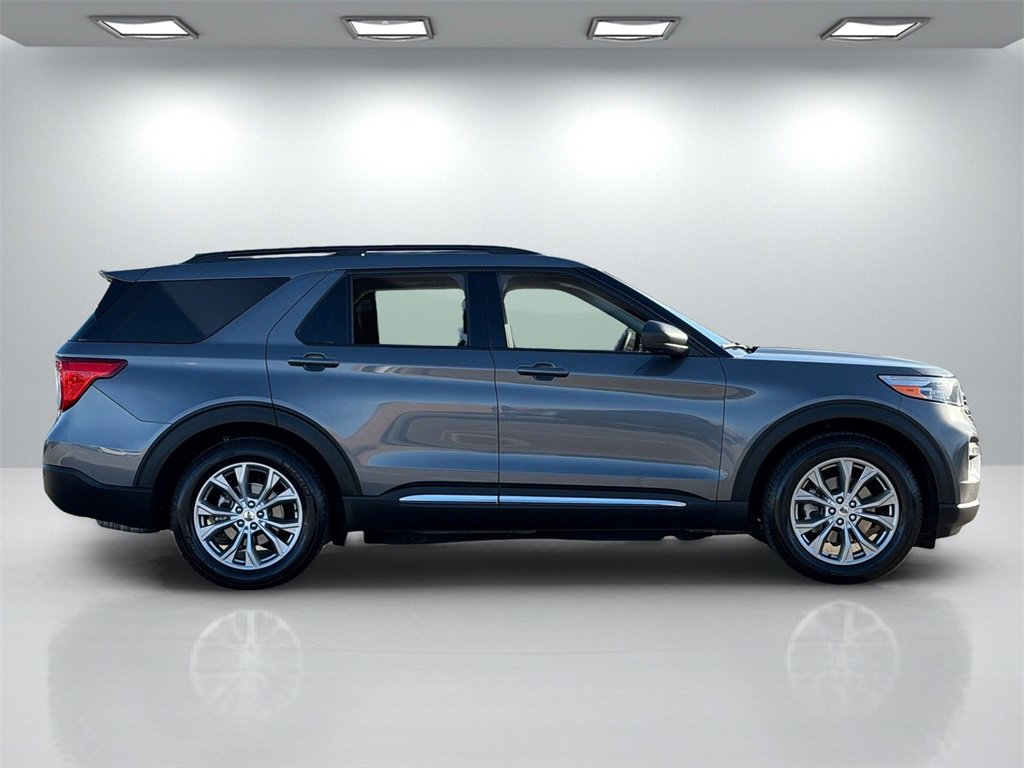 Used 2021 Ford Explorer XLT w/ Equipment Group 202A image 8