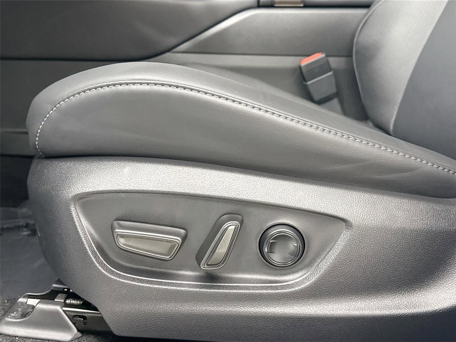 Certified 2025 Toyota Crown Platinum image 31