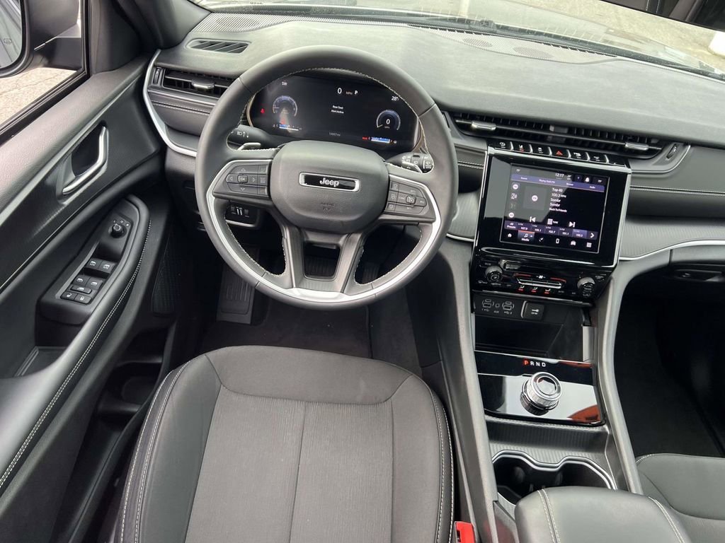 Used 2025 Jeep Grand Cherokee L Laredo AWD/4WD image 18