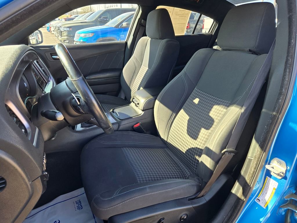 Used 2019 Dodge Charger SXT w/ Blacktop Package image 17