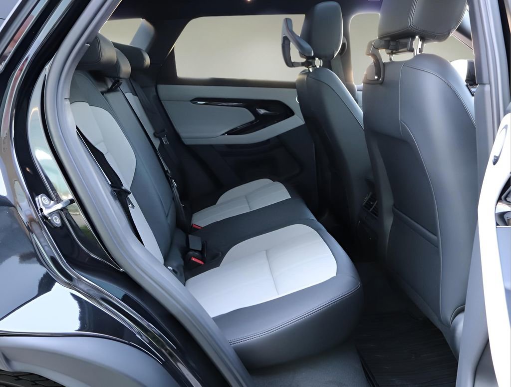 Used 2026 Land Rover Range Rover Evoque Dynamic SE image 18