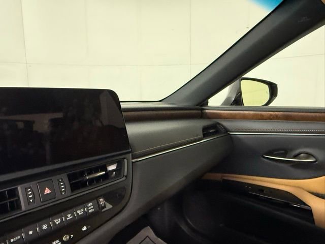 Used 2025 Lexus ES 300h w/ Premium Package image 14