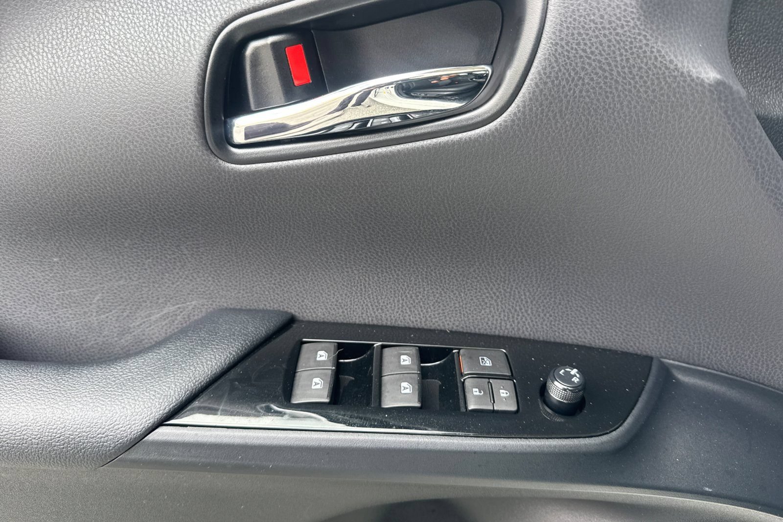 Used 2017 Toyota Prius Prime Premium FWD image 11