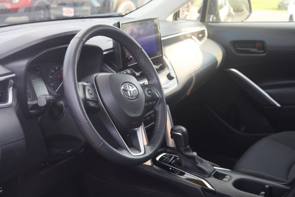 Used 2023 Toyota Corolla Cross LE w/ Moonroof Package AWD/4WD image 8