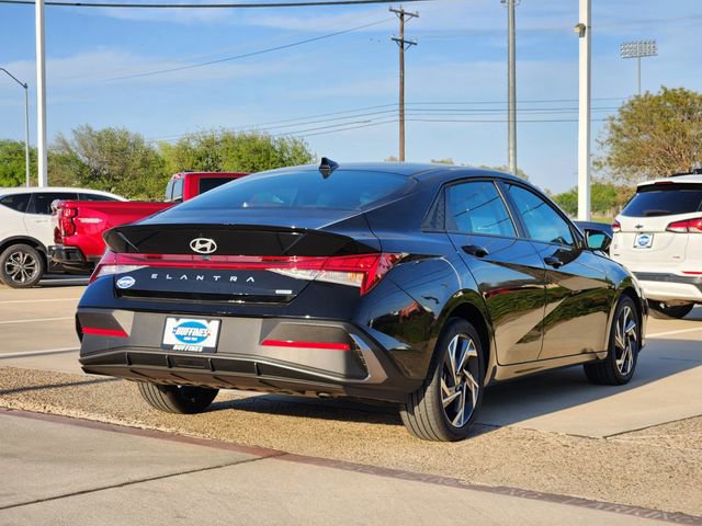 Certified 2025 Hyundai Elantra SEL image 3