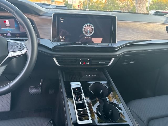 Used 2025 Volkswagen Atlas SE FWD image 17