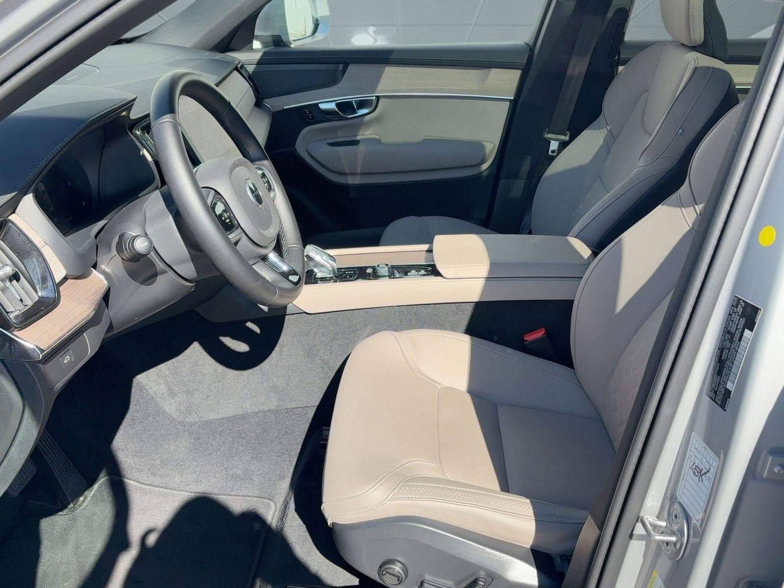 Certified 2025 Volvo XC90 B5 Plus image 5