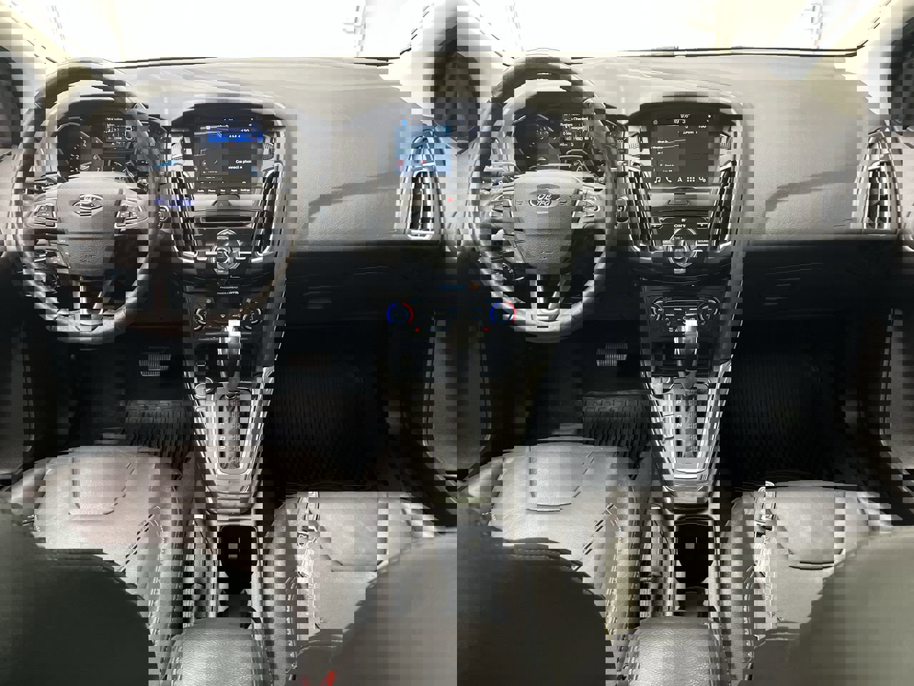 Used 2017 Ford Focus Titanium w/ Titanium Technology Package image 4