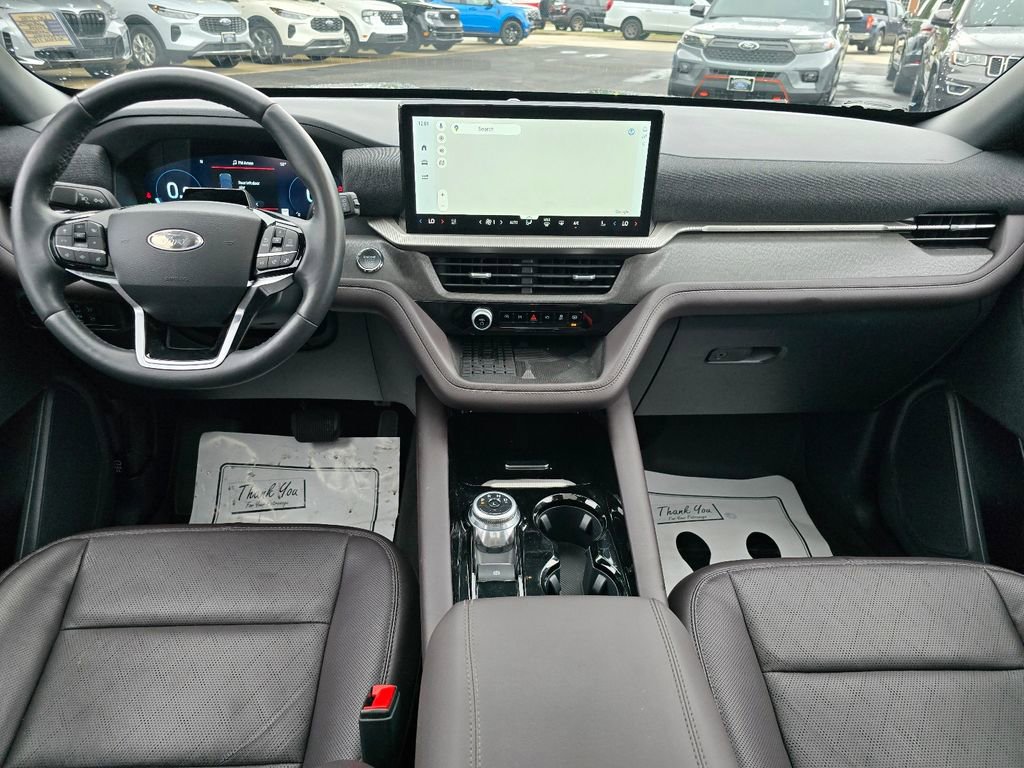 Used 2025 Ford Explorer Platinum AWD/4WD image 3