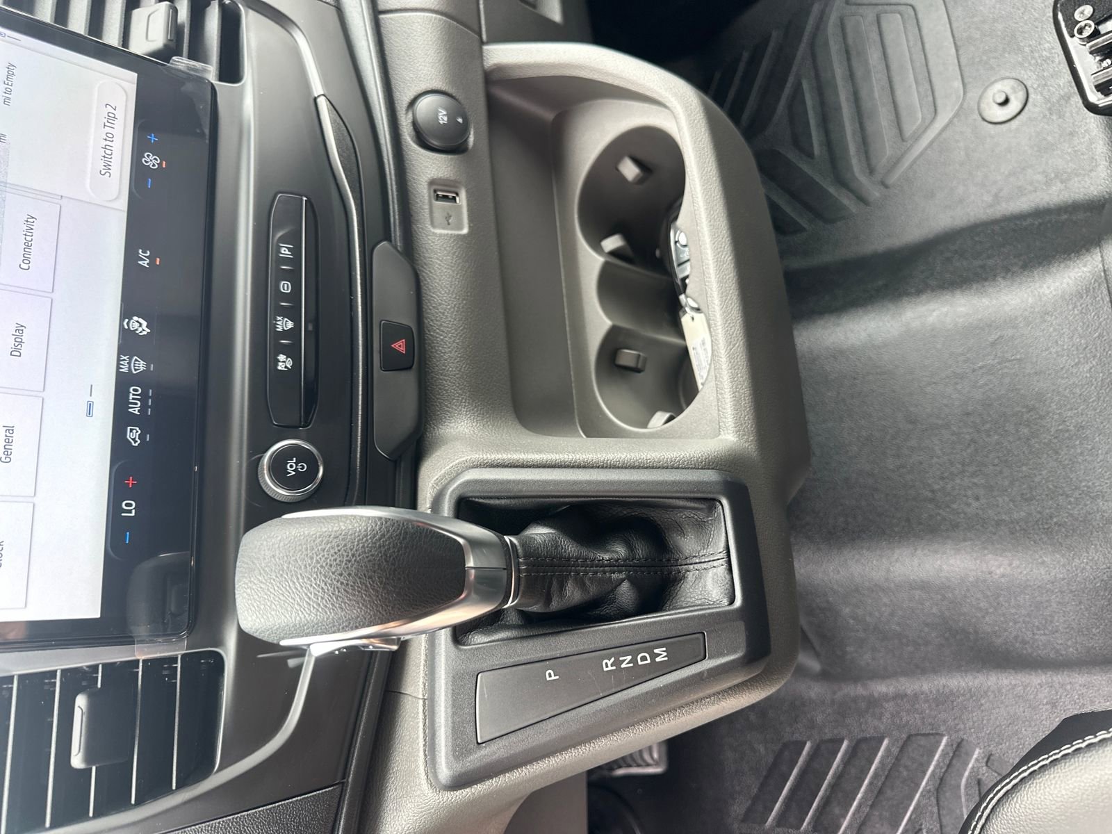 New 2026 Ford Transit 250 148 Medium Roof w/ Load Area Protection Package image 22