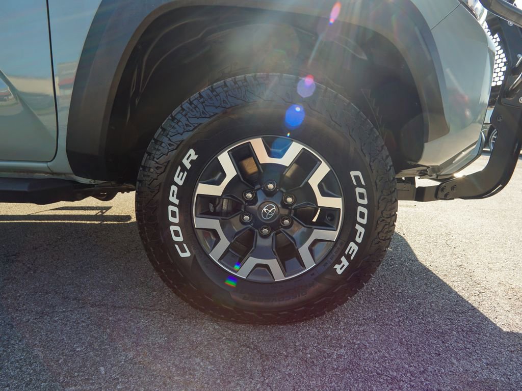 Used 2022 Toyota Tacoma TRD Off-Road AWD/4WD image 10