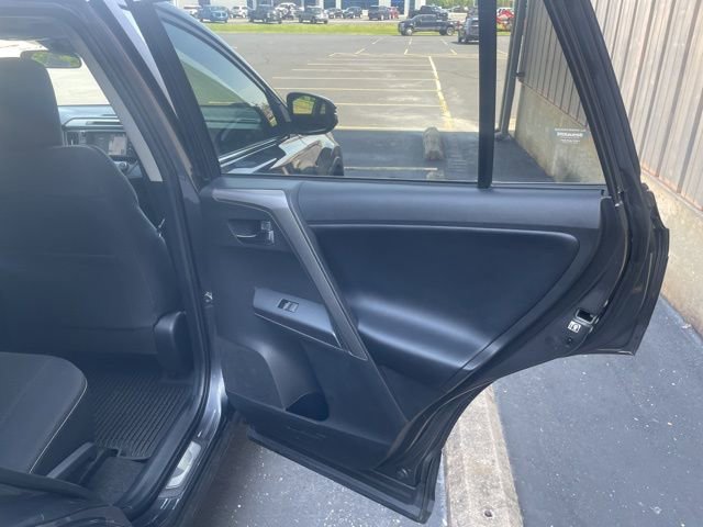 Used 2018 Toyota RAV4 XLE AWD/4WD image 51