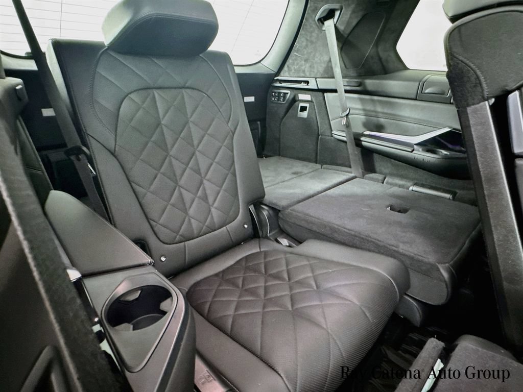 Used 2026 BMW X7 xDrive40i w/ M Sport Package AWD/4WD image 29