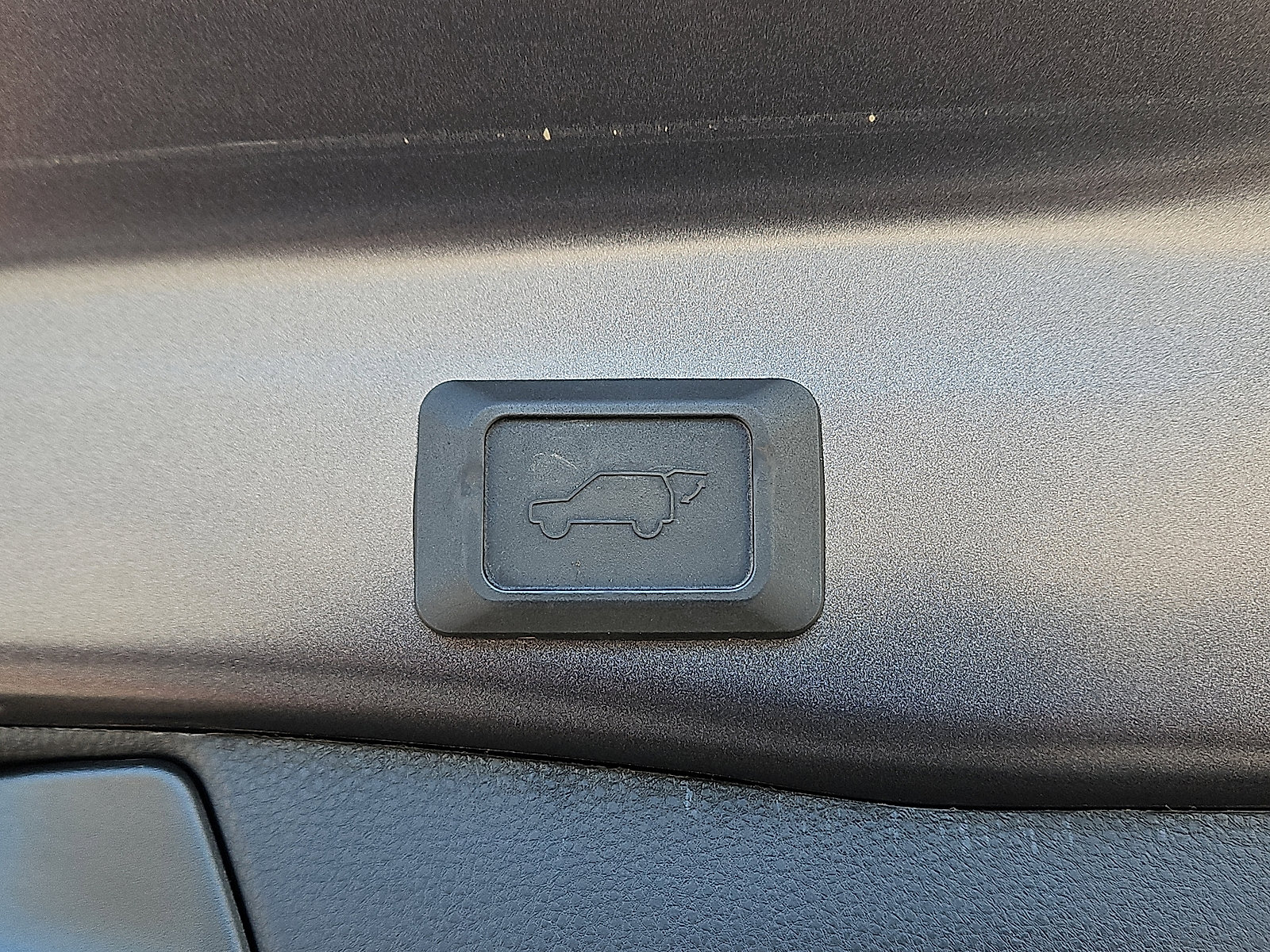 Used 2022 Toyota RAV4 XLE image 7