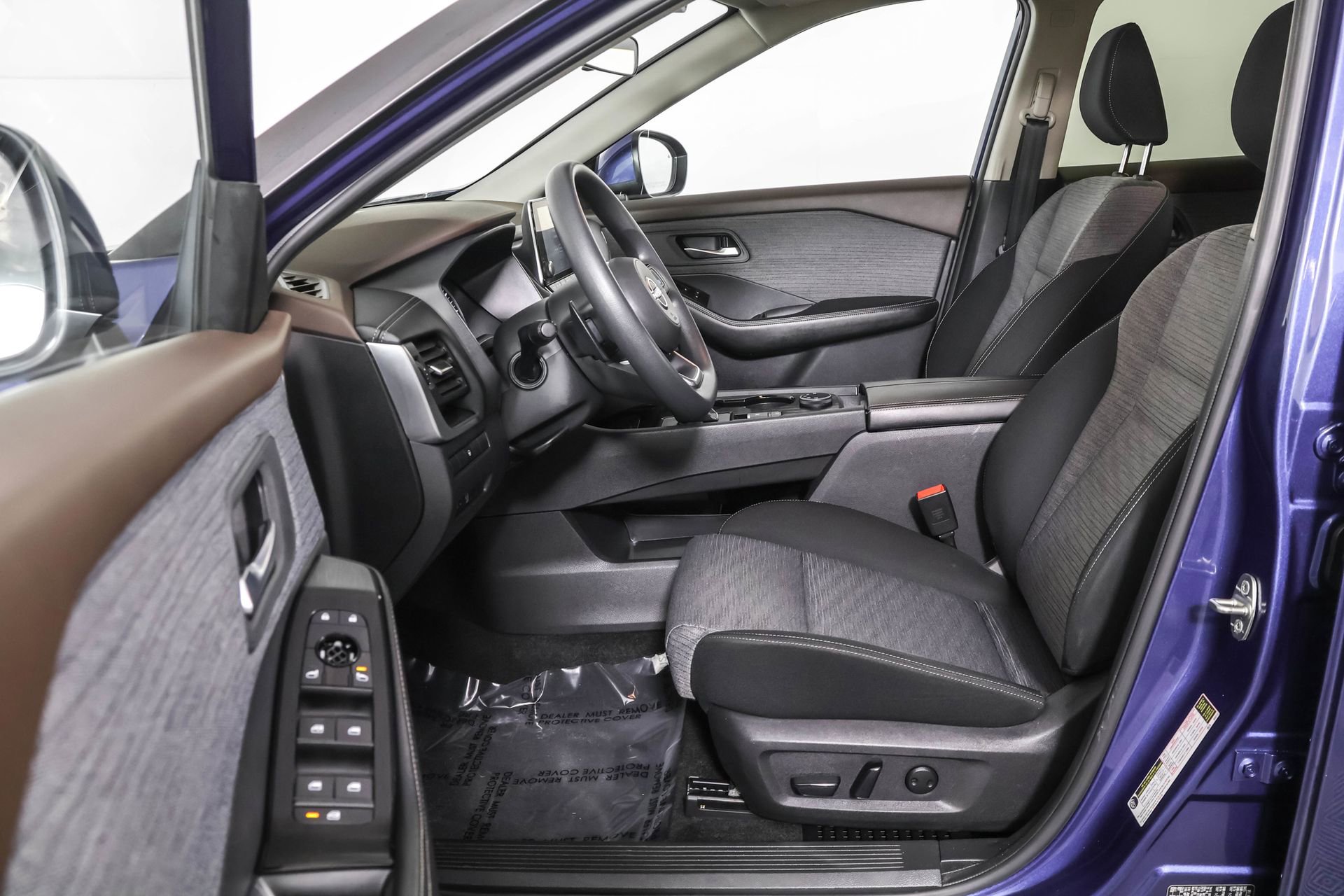 Used 2023 Nissan Rogue SV image 11